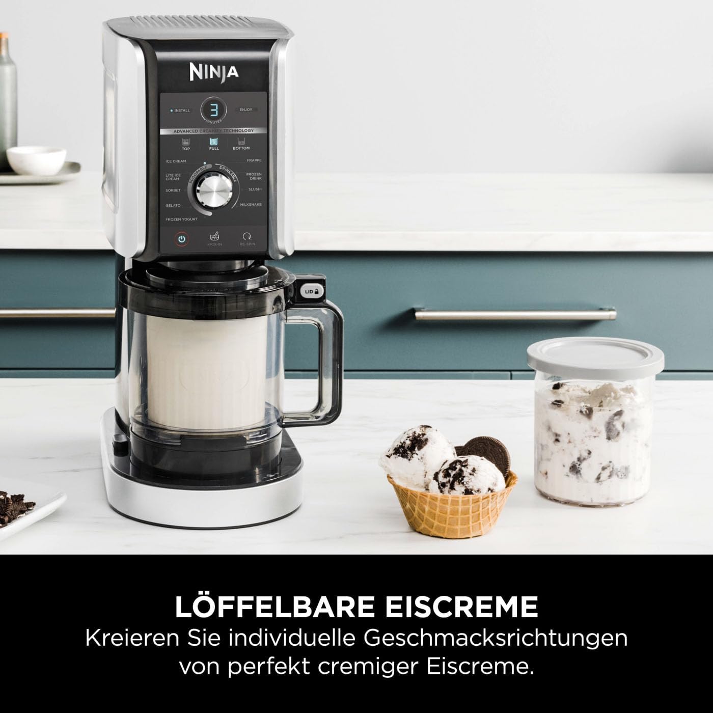 Ninja CREAMi Deluxe Eis-und Eisgetränkmaschine mit 3 Bechern, 10 Funktionen, macht Eiscreme, Gelato, Sorbet, Frozen Yoghurt, Milchshakes, Slushi & mehr, 2-in-1 Geschmacksoption, Silber, NC501EU
