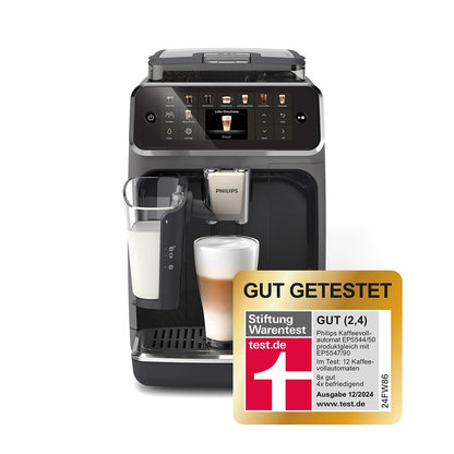 Philips Serie 5500 Kaffeevollautomat – LatteGo Milchsystem, 20 heiße und kalte Kaffeespezialitäten, 40% leiser mit SilentBrew, QuickStart, Schwarz und Silber (EP5546/70)