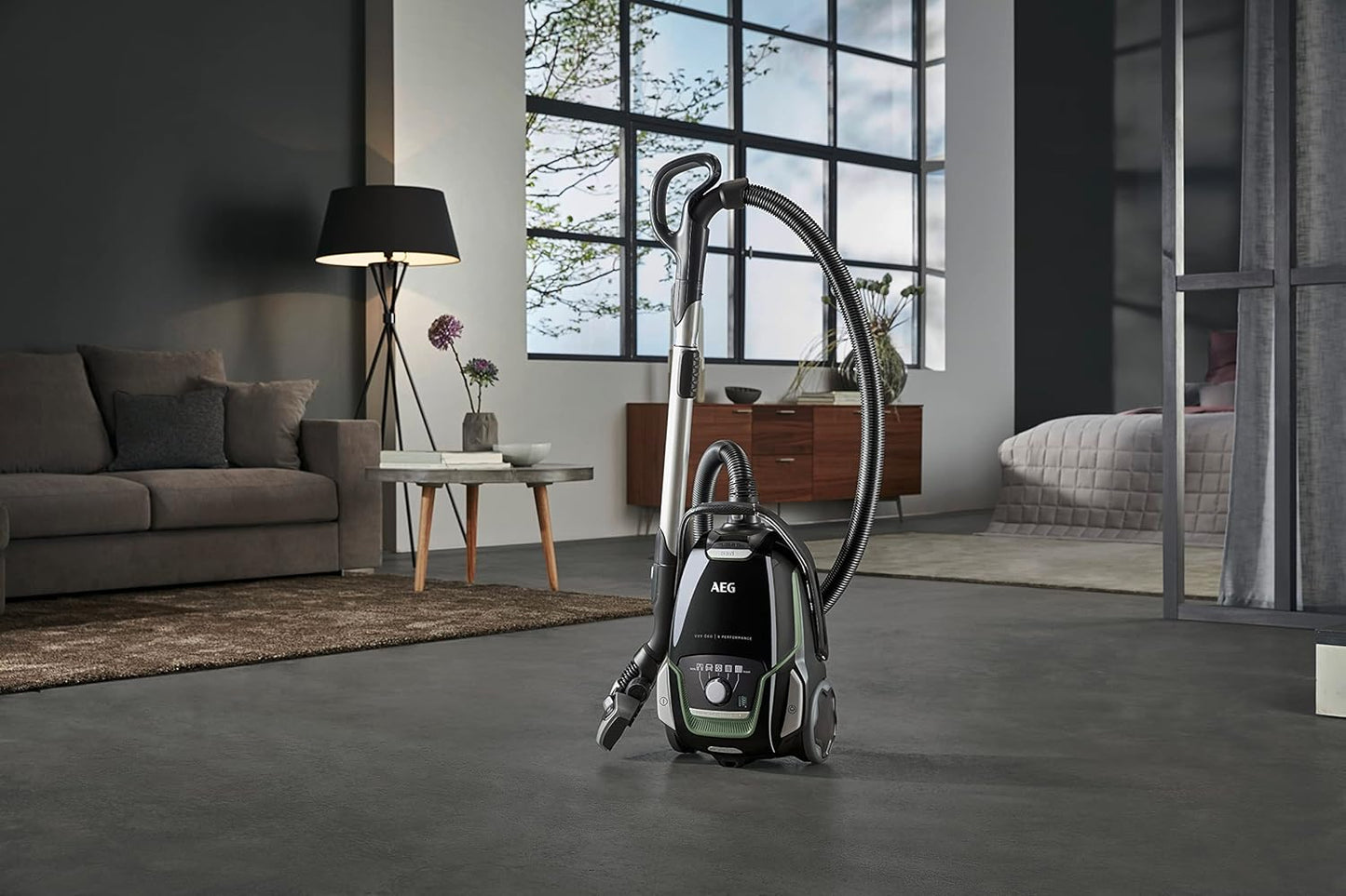 AEG Staubsauger mit Beutel, 70% Recyclingmaterial, inkl. Zusatzdüsen, 12 m, 850 Watt, nur 65 dB(A), 5 l Staubbeutelvolumen, Waschbarer Filter, Neue Technische Version, schwarzgrün, VX9-2-ÖKO